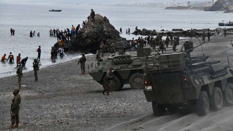 Despliegue de militares y BMR en la crisis de Ceuta del pasado mes de mayo. Foto Ejército