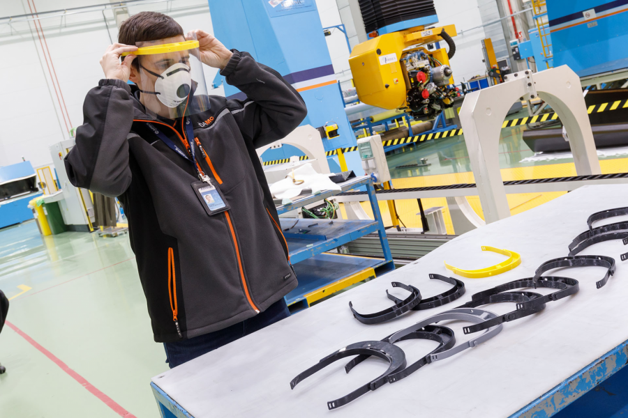 Equipos contra el coronavirus fabricados en una empresa del sector aeroespacial y de defensa. Foto Airbus