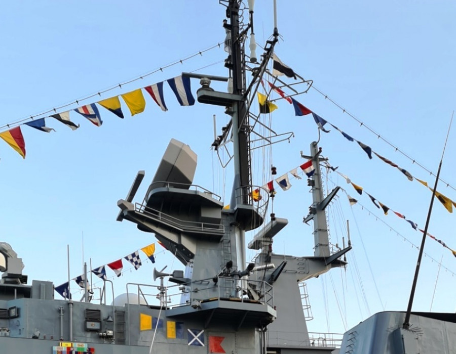 Radar instalado en una fragata de la Armada de Colombia. Foto Infodefensa.com