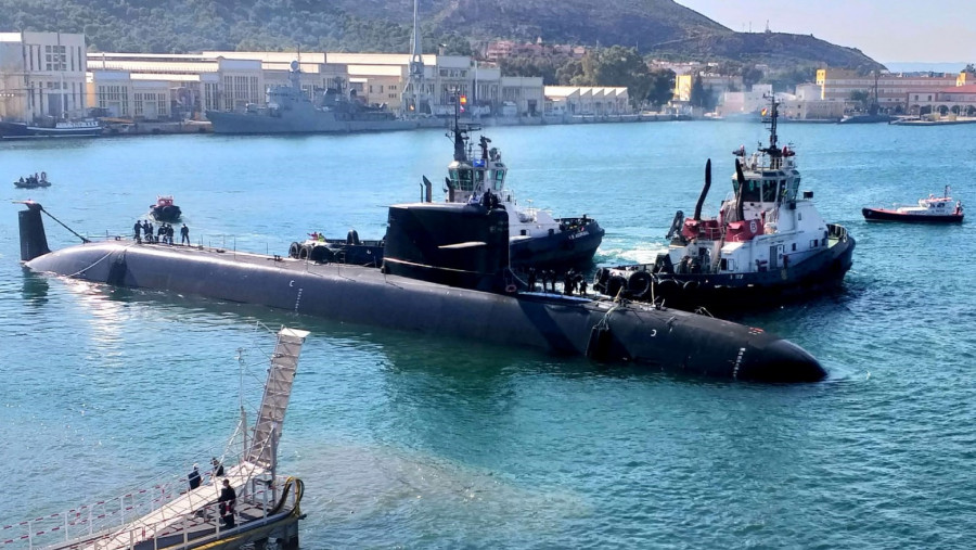 El submarino S-81 en el agua. Foto Ministerio de Defensa
