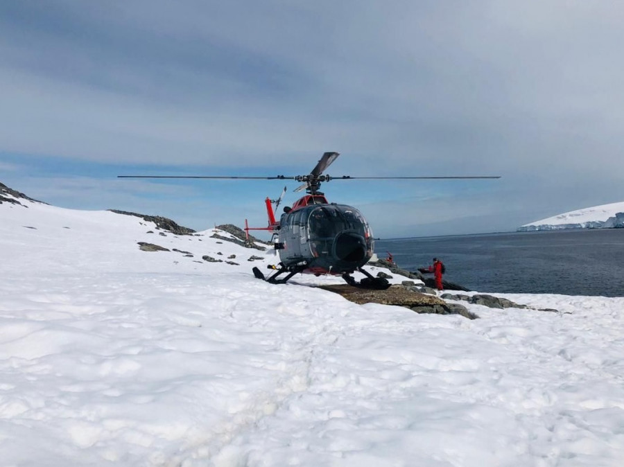 Helicóptero Airbus BO-105 CBS Bolkow en la Campaña Antártica. Foto Armada de Chile