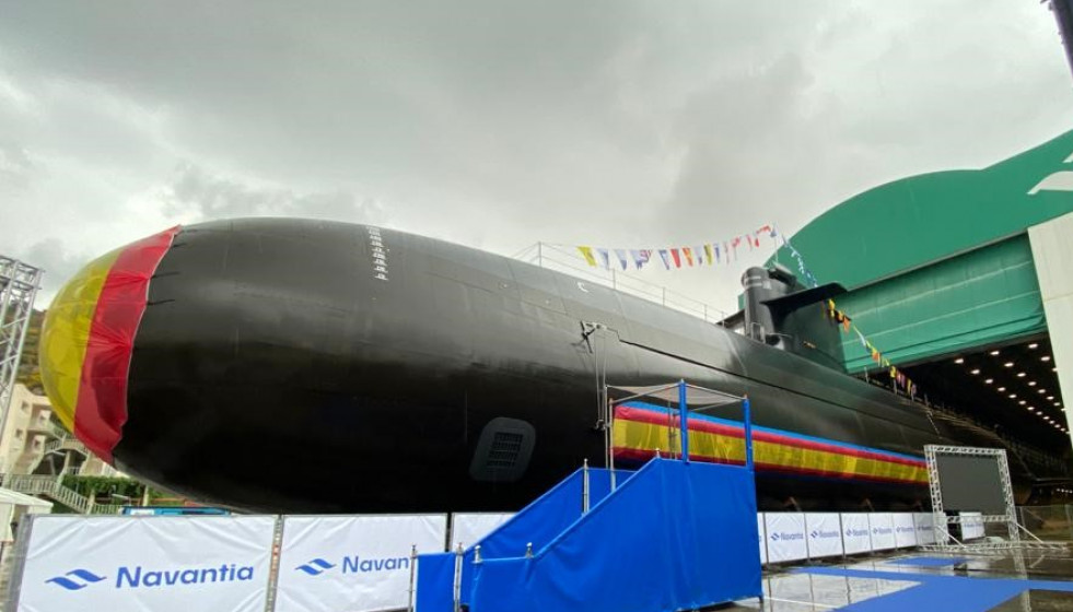 El submarino S-81 Isaac Peral engalanado en la antegrada. Foto Ginés Soriano ForteInfodefensa.com
