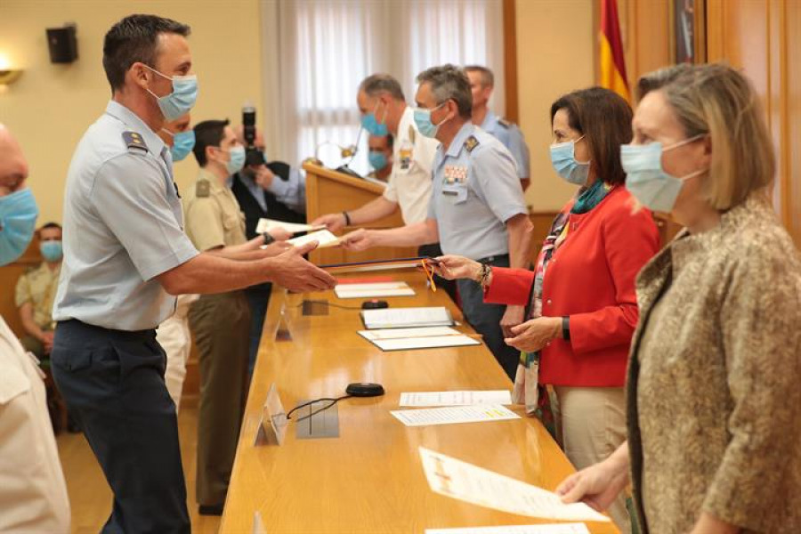 Entrega de diplomas a oficiales en el curso de Estado Mayor en el Ceseden. Foto Ministerio de Defensa