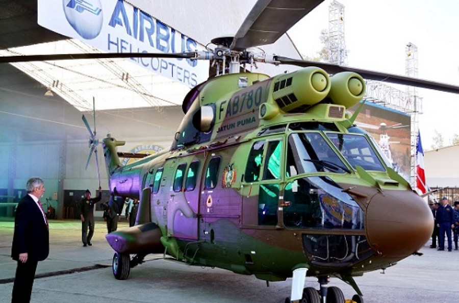 Entrega del primer AS332 C1e Super Puma, en 2014. Foto Ministerio de Defensa de Bolivia