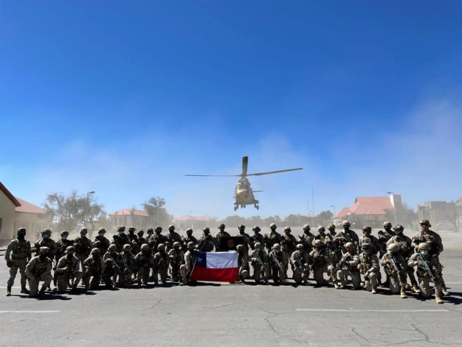 El entrenamiento contempló el despliegue de un helicóptero de asalto Airbus AS 532AL Cougar de la Bave. Foto Ejército de Chile