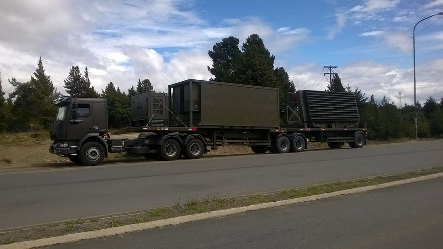 Un radar RPA 200 de Invap siendo transportado. Foto Invap