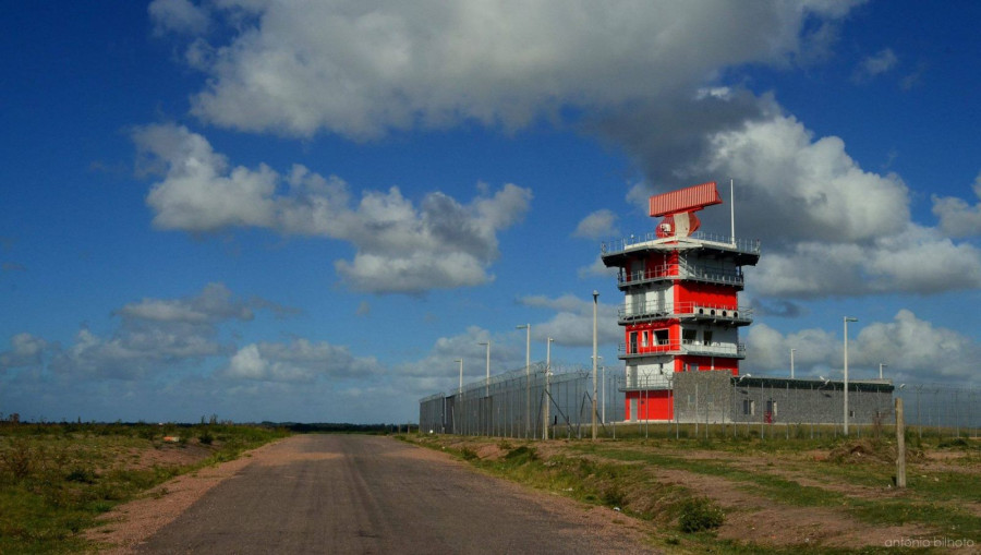 Radar Selex del Aeropuerto de Carrasco Foto Antonio Bilhoto