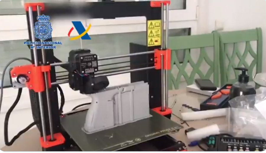 Impresora 3D incautada por la Policía Nacional durante los registros. Foto Policía Nacional