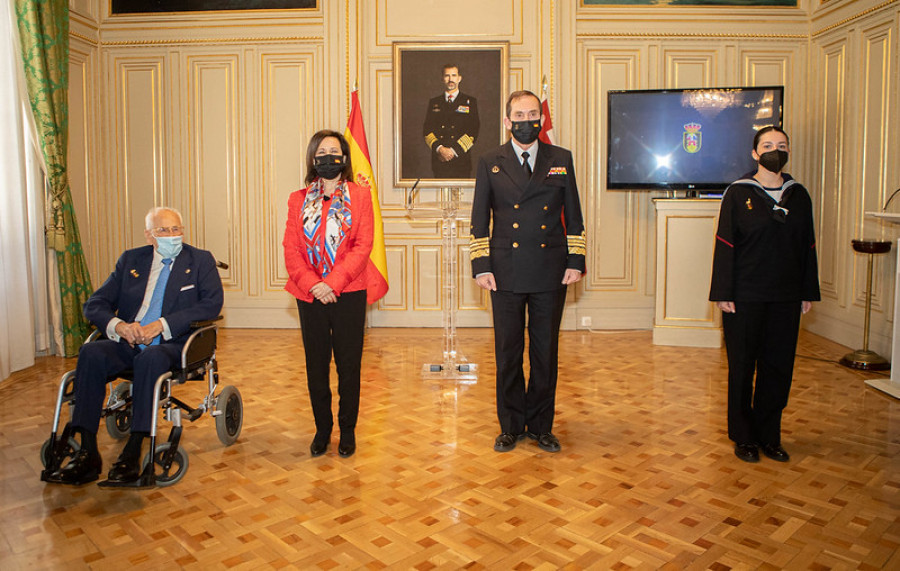 Acto de entrega del distintivo en el cuartel general de la Armada. Foto Ministerio de Defensa