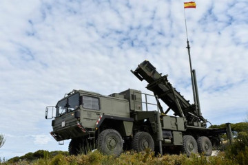 Preparativos para el lanzamiento del misil Patriot. Foto Ejército de Tierra