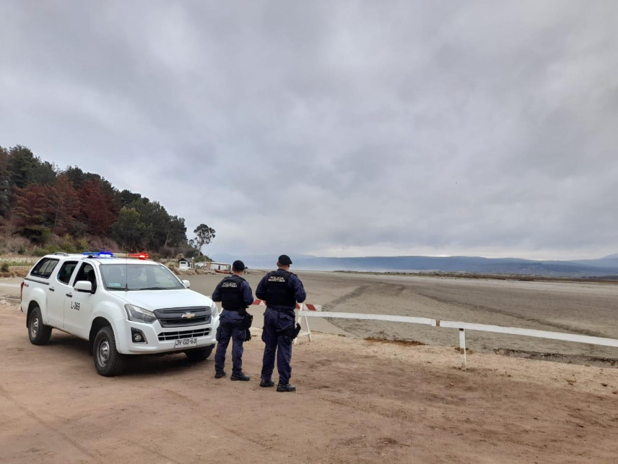 Personal de la Capitanía de Puerto de Quintero en tareas de Policía Marítima en Papudo. Foto Armada de Chile