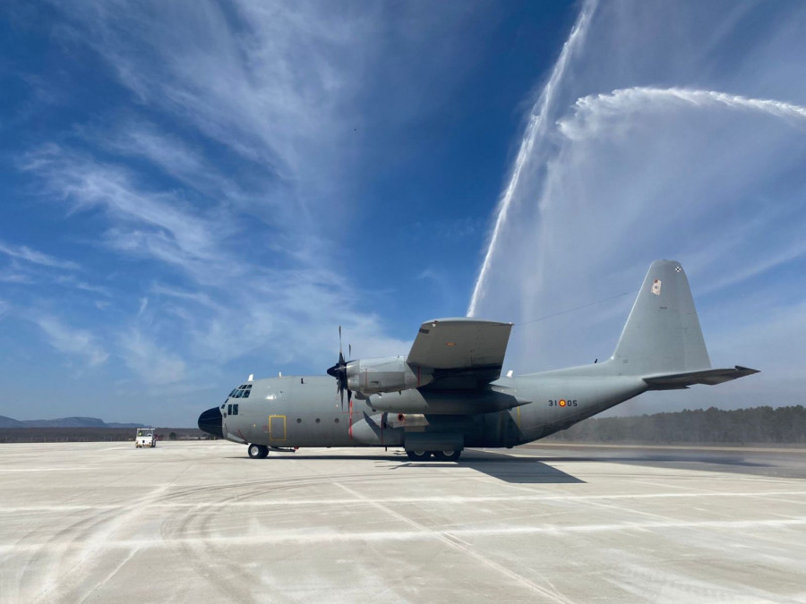Llegada del primero de los cuatro aviones C130 Hercules. Foto Diputación de Soria