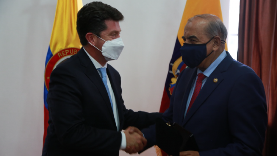 Reunión entre los ministros de Defensa de Ecuador y Colombia. Foto: Ministerio Defensa del Ecuador