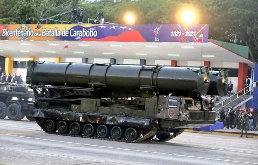 Sistema misilístico antiaéreo de largo alcance S-300VM Antey-2500. Foto: Prensa FANB