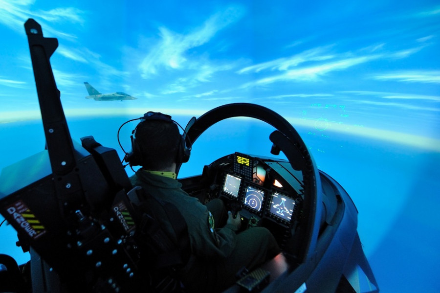 Simulador del avión de entrenamiento M-346. Foto: Leonardo  CAE