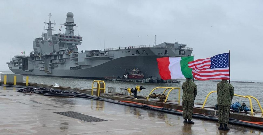 Llegada del portaaviones Cavour a la base estadounidense de Norfolk tras sus pruebas con aviones F-35B. Foto: Marina Militar Italiana