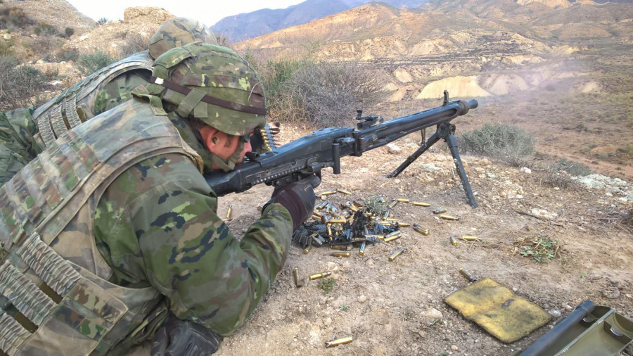 Ejercicio con la ametralladora media MG-42. Foto: Ejército de Tierra