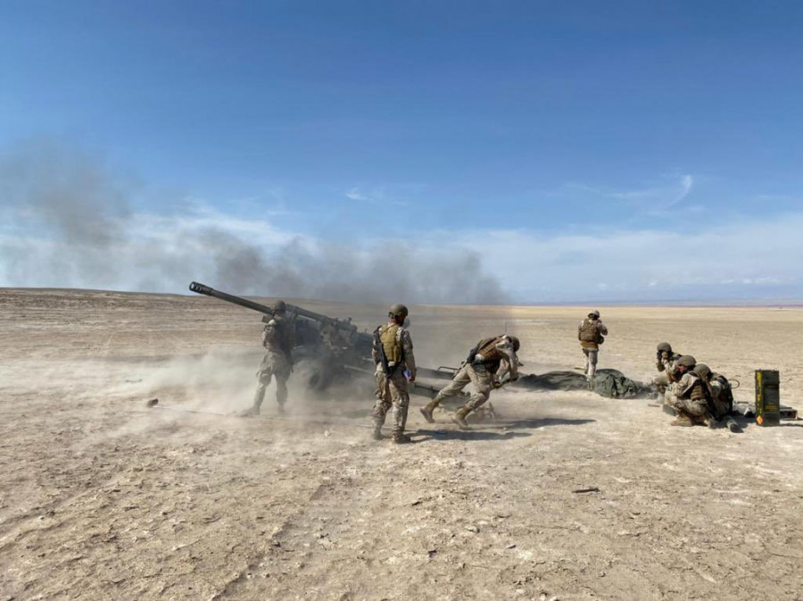 Disparo de pieza NA M10133 de 105 mm. Foto: Ejército de Chile