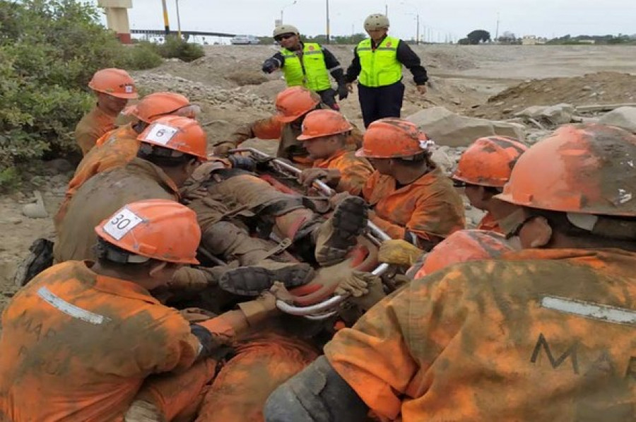 Personal CIRD en un curso de capacitación para respuesta a desastres naturales. Foto: Marina de Guerra del Perú