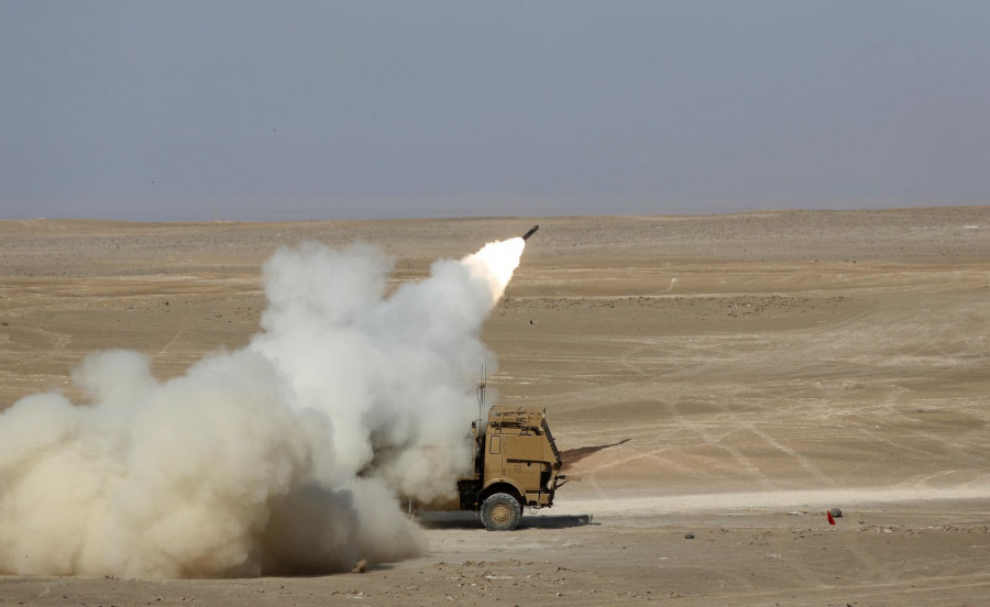 Disparo de cohetes del sistema LAR 160. Foto: Ministerio de Defensa de Chile