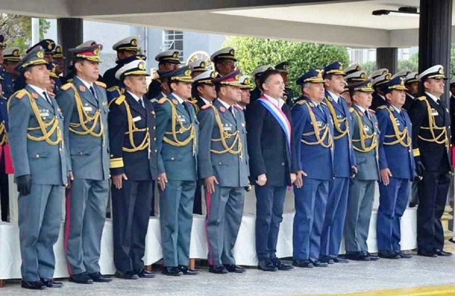 El exministro Fernando López Julio junto al ex Alto Mando Militar en 2019. Foto: Archivo