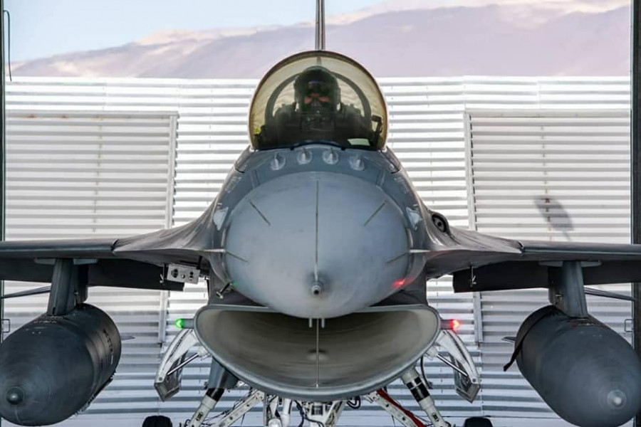 El F-16 es uno de los sistemas de armas con los que cuenta la FACh. Foto: FACh