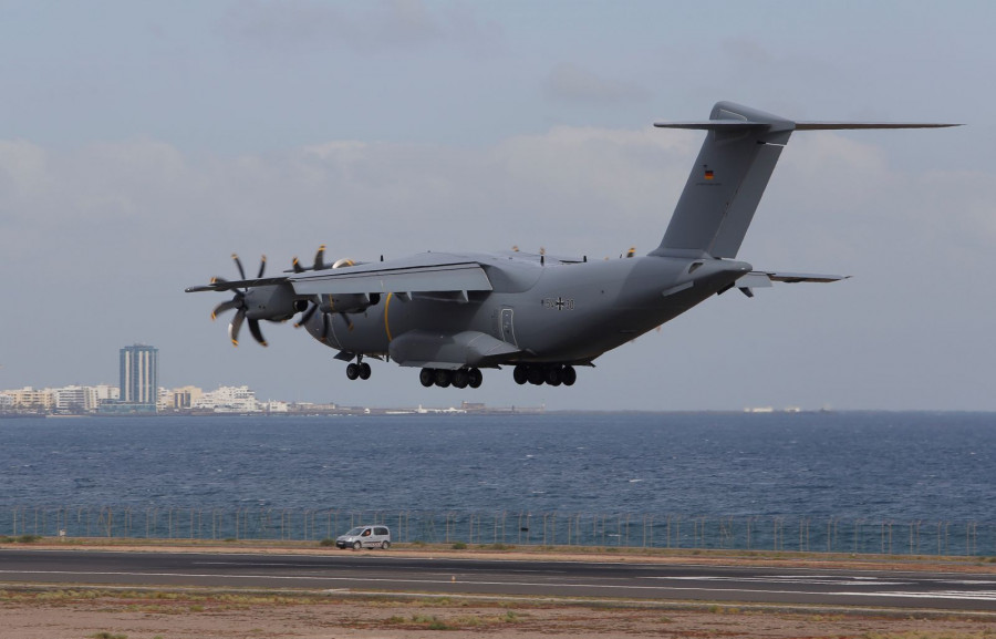 Avión de transporte A400M alemán en el aeródromo de Lanzarote. Foto: Ejército del Aire