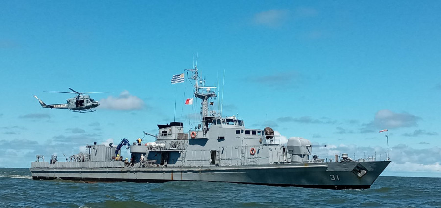 Barreminas AB412 que la Armada Uruguaya emplea en tareas de patrullaje. Foto: Armada Uruguaya