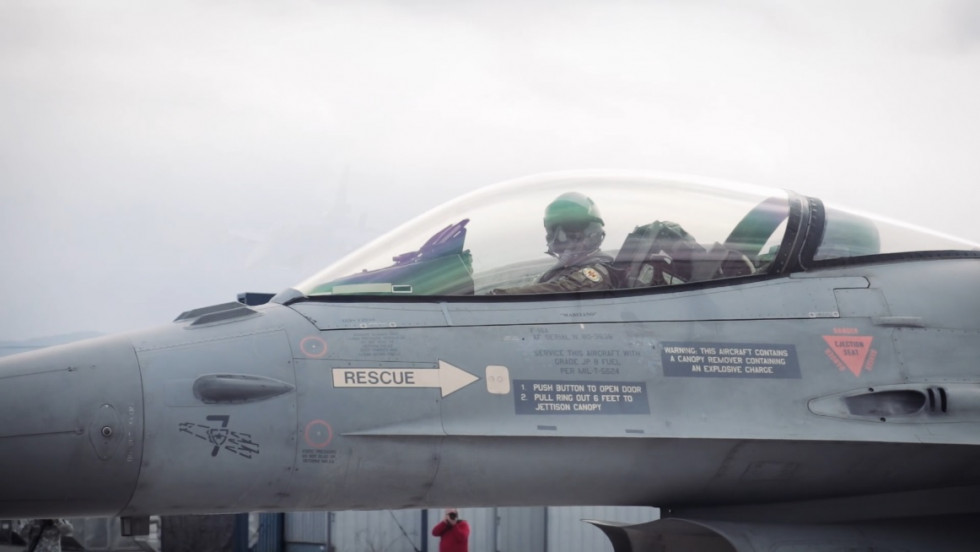Un Lockheed Martin F-16 MLU AM del Grupo de Aviación N° 7 de la FACh. Imagen referencial: FACh