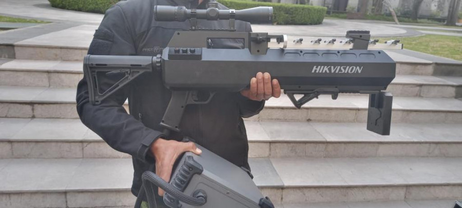 Fusil antidrón Hikvision. Foto: Presidencia de México