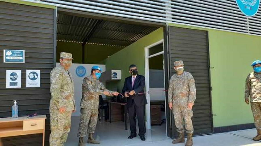 Corte del listón en la inauguración de la sede del Cecopaz Perú. Foto: Ministerio de Defensa del Perú