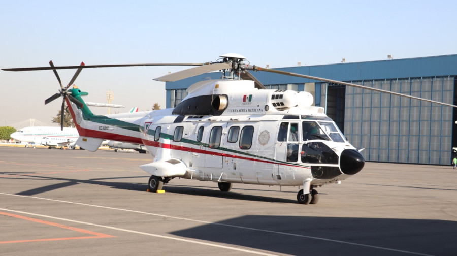 víctima canto Arne México vende cuatro helicópteros Super Puma y un Boeing 737-322 por 4,4  millones de dólares