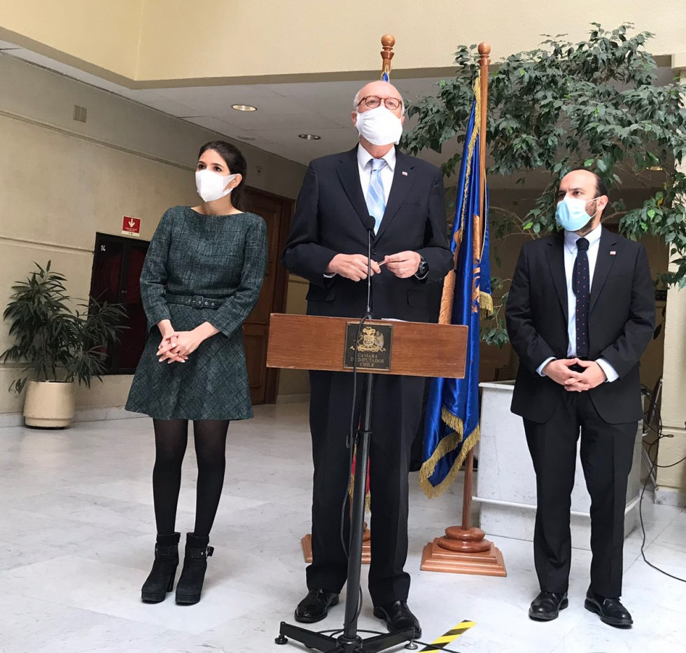 Al centro, el ministro de Defensa Nacional e Interior y Seguridad Pública s, Baldo Prokurica. Foto: Ministerio de Defensa Nacional