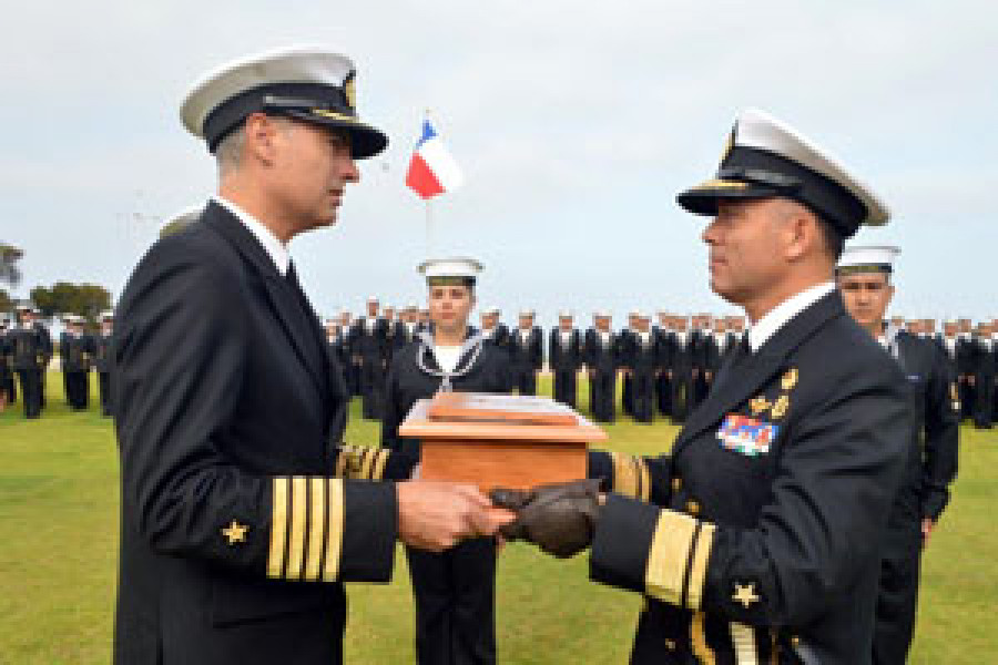 Toma de posesión del capitán de navío Lerdón. Foto: Armada de Chile.