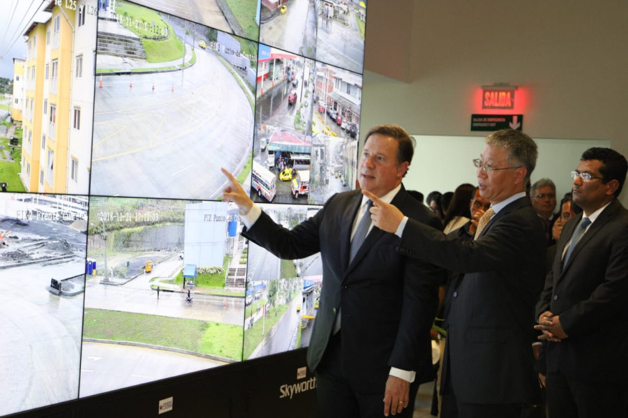 El presidente Juan Carlos Varela en la inauguración del primer Centro de Operaciones C2. Foto: Presidencia de Panamá.
