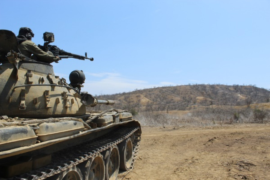 Tanque T-55 en prácticas de tiro en la Quebrada Bocapán, en Tumbes. Foto: Ejército del Perú.