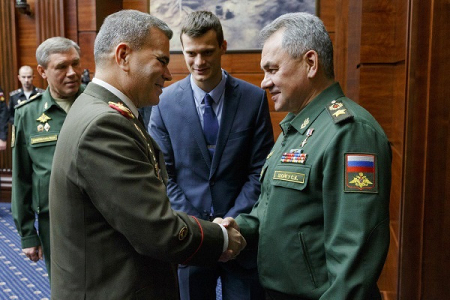 Los ministros de Defensa de Venezuela y Rusia durante su encuentro en Moscú. Foto: Ministerio del Poder Popular para la Defensa.