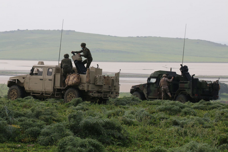 Legionarios operando un Eimos 2018 izquierda junto a infantes de marina con un Dual-Eimos. Foto: Ginés Soriano Forte  Infodefensa.com
