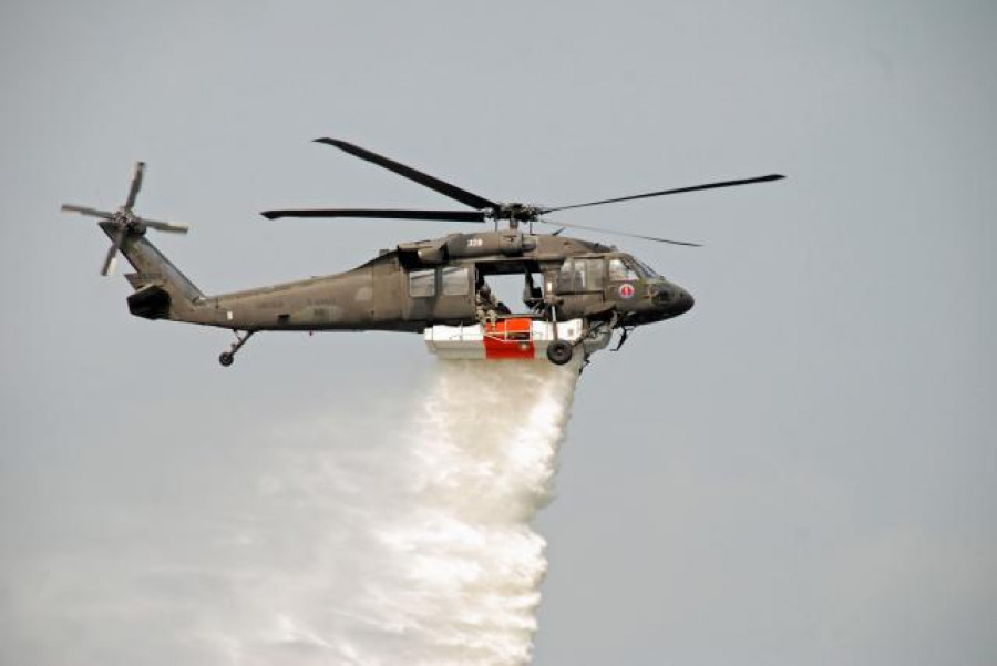 Sikorsky UH-60L del US Army en pruebas del Kit Firehawk. Foto: US Army