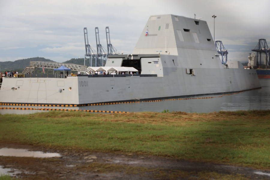 El USS Michael Monsoor atracó en uno de los muelles del Senan, en Panamá. Foto: Embajada EE.UU. en Panamá.