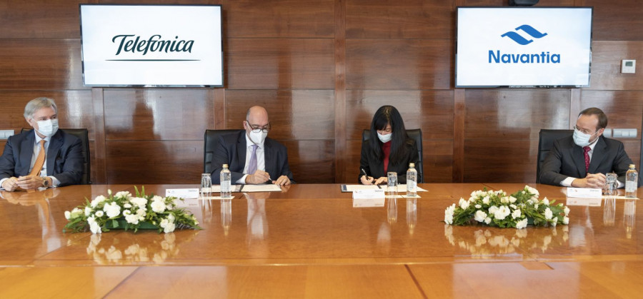 Firma del acuerdo por los presidentes de las compañías. Foto: Navantia