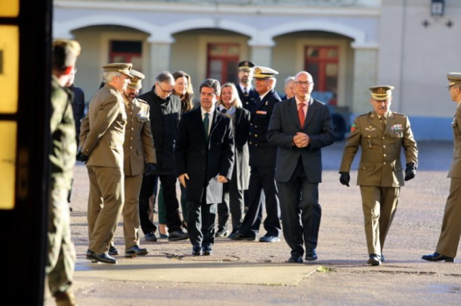 Visita del secretario de Estado al cuartel Sancho Ramírez. Foto: Ayuntamiento de Huesca