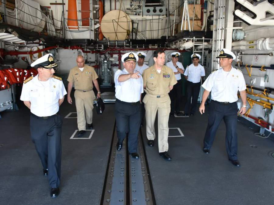 La reunión contempló visitas a unidades en la base naval de Valparaíso. Foto: Armada de Chile