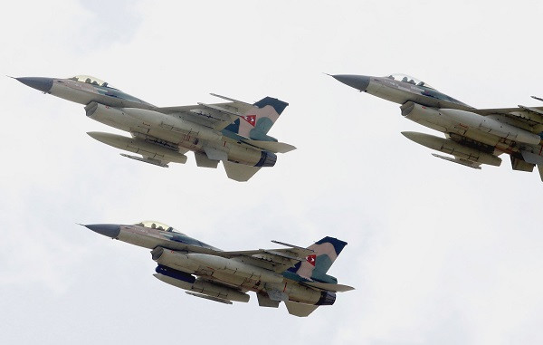 Formación de cazas F-16A en una reciente demostración aérea. Foto: Agencia Venezolana de Noticias.