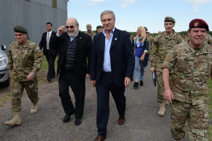 El ministro de Defensa, Oscar Aguad, supervisa el entrenamiento de las Fuerzas de Despliegue Rápido. Foto: Ministerio de Defensa