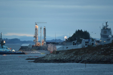 La fragata Helge Ingstad tras colisionar contra el petrolero Sola. Foto: Fuerzas Armadas noruegas