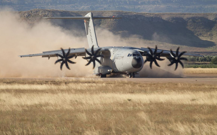 181108 a400m avion pista grava tierra airbus