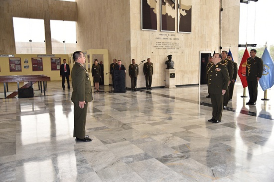 El general de división Próspero Díaz Arrué asume el cargo. Foto: Ejército del Perú