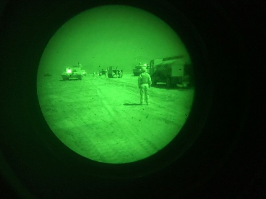 El empleo de visores nocturnos resulta una herramienta fundamental para el combatiente terrestre. Foto: Ejército de Chile