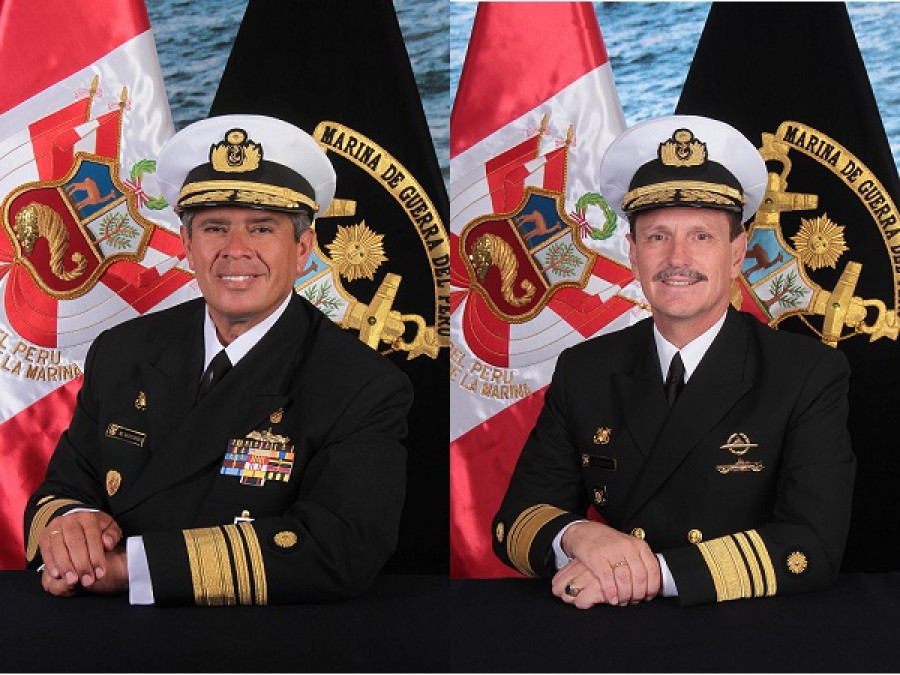 De izquierda a derecha, el vicealmirante Manuel Váscones y el vicealmirante James Thornberry. Foto: Marina de Guerra del Perú